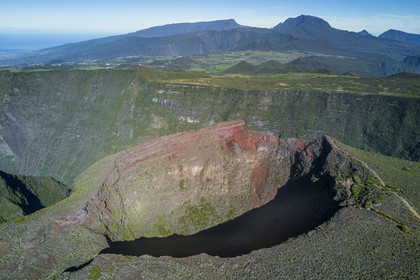 France, Ile de la Reunion, Parc National de la Réunion classé Patrimoine Mondial de l'UNESCO, le Cratère Commerson sur les flans du volcan Piton de la Fournaise et l'ancien volcan du Piton des Neiges en arrière plan (vue aérienne)