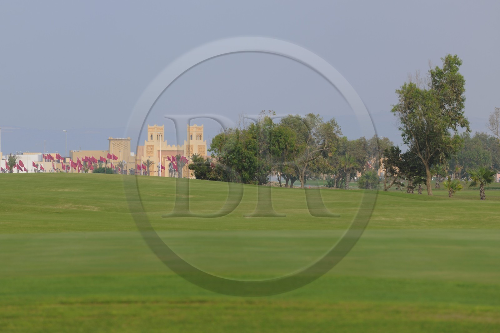 Maroc, région de l'Oriental, station balnéaire de Mediterrania Saïdia, le Palmeral Golf Saïdia et la porte de la galerie marchande Médina Saidia