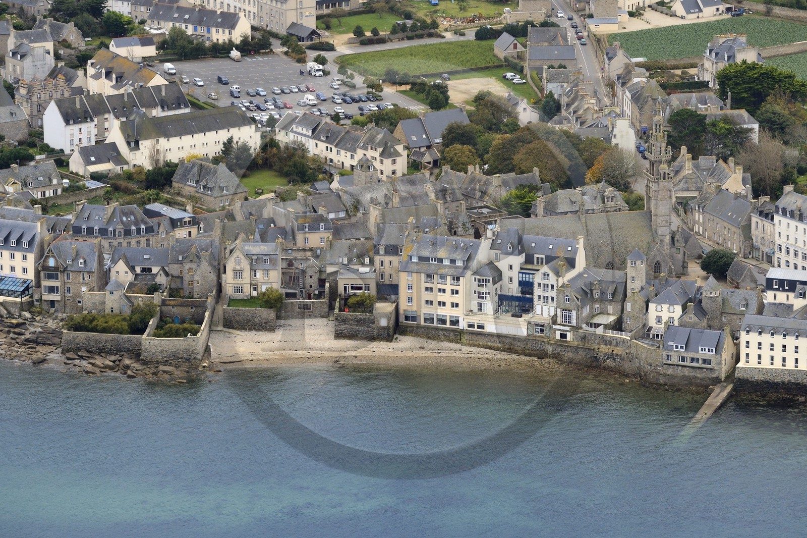 France, Finistère (29), Roscoff, église Notre-Dame-de-Croaz-Batz (vue aérienne) France, Finistère (29), Roscoff, église Notre-Dame-de-Croaz-Batz (vue aérienne)