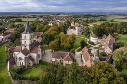 France, Côte-d'Or (21), Epoisses, le château d'Epoisses (vue aérienne)
