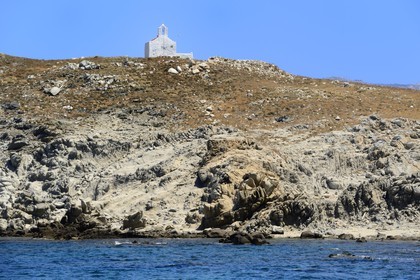Grèce, Les Cyclades, mer Égée, île de Mykonos, chapelle sur l'îlot de Mpaos