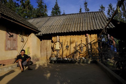 Vietnam, Lao Cai province, Bac Ha district, farmer from the Flower Hmong minority group