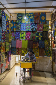 Rwanda, Province du Nord, Musanze (anciennement nommée Ruhengeri), centre commercial Goico plaza, étage de la vente de tissus et des couturières