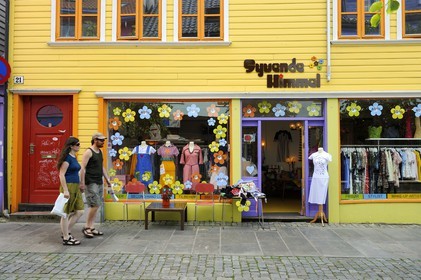 Norway, Rogaland County, Stavanger, colourful houses ans shops in Holmegate Street in downtown
