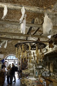 France, Corse-du-Sud (2A), Sartène, épicerie fine La Cave Sartenaise