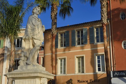 France, Var, Sanary-sur-Mer, statue evoking the agriculture