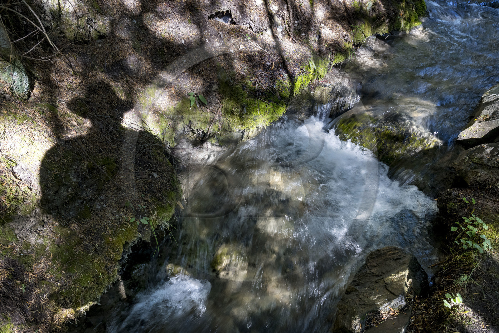 France, Hautes Alpes (05), Chateauroux-les-Alpes, randonnée de la Cascade de la Pisse par le canal de Gramorel