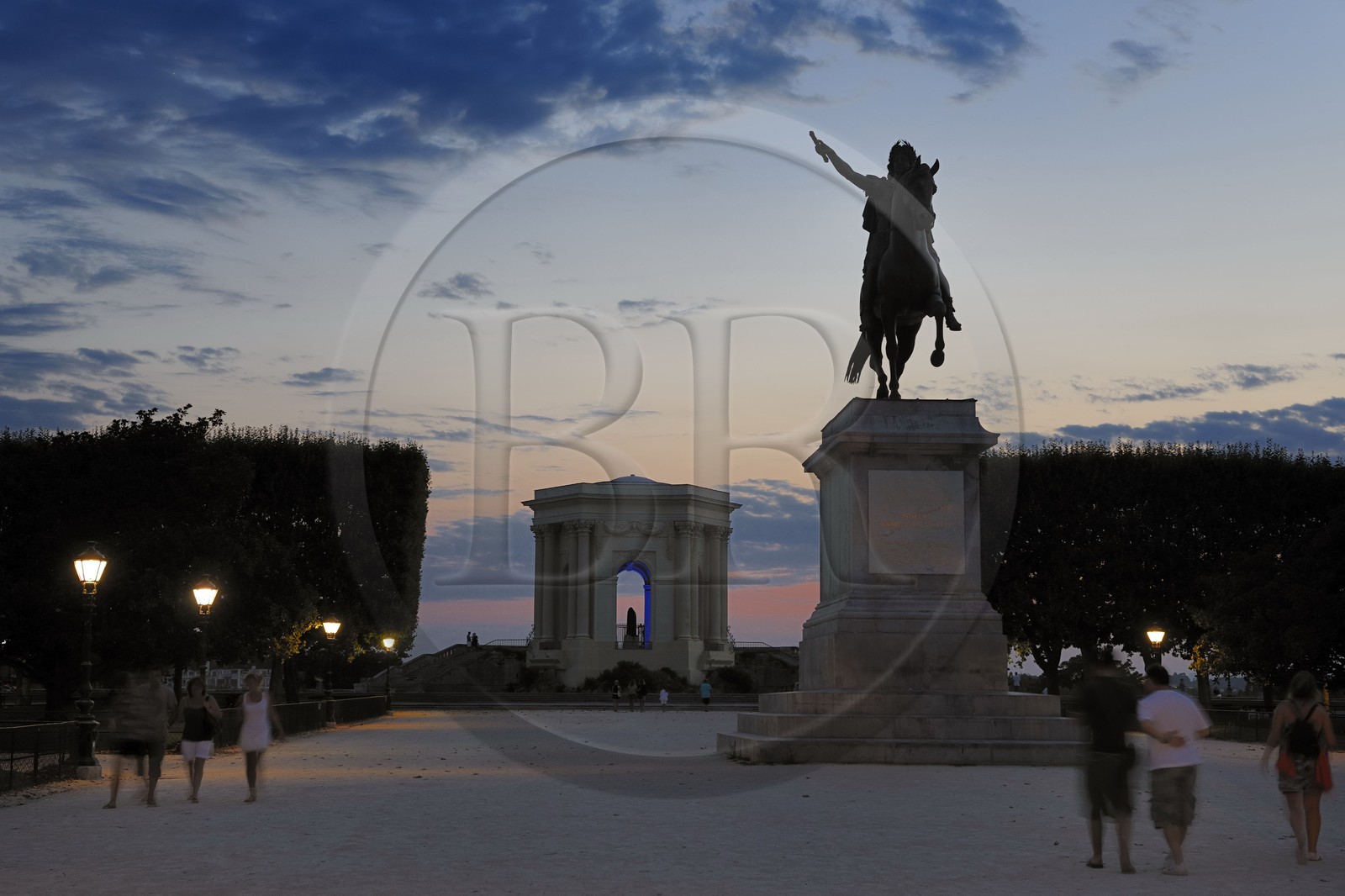 France, Hérault (34), Montpellier, promenade du Peyrou, la statue équestre de Louis XIV et le Château d'eau