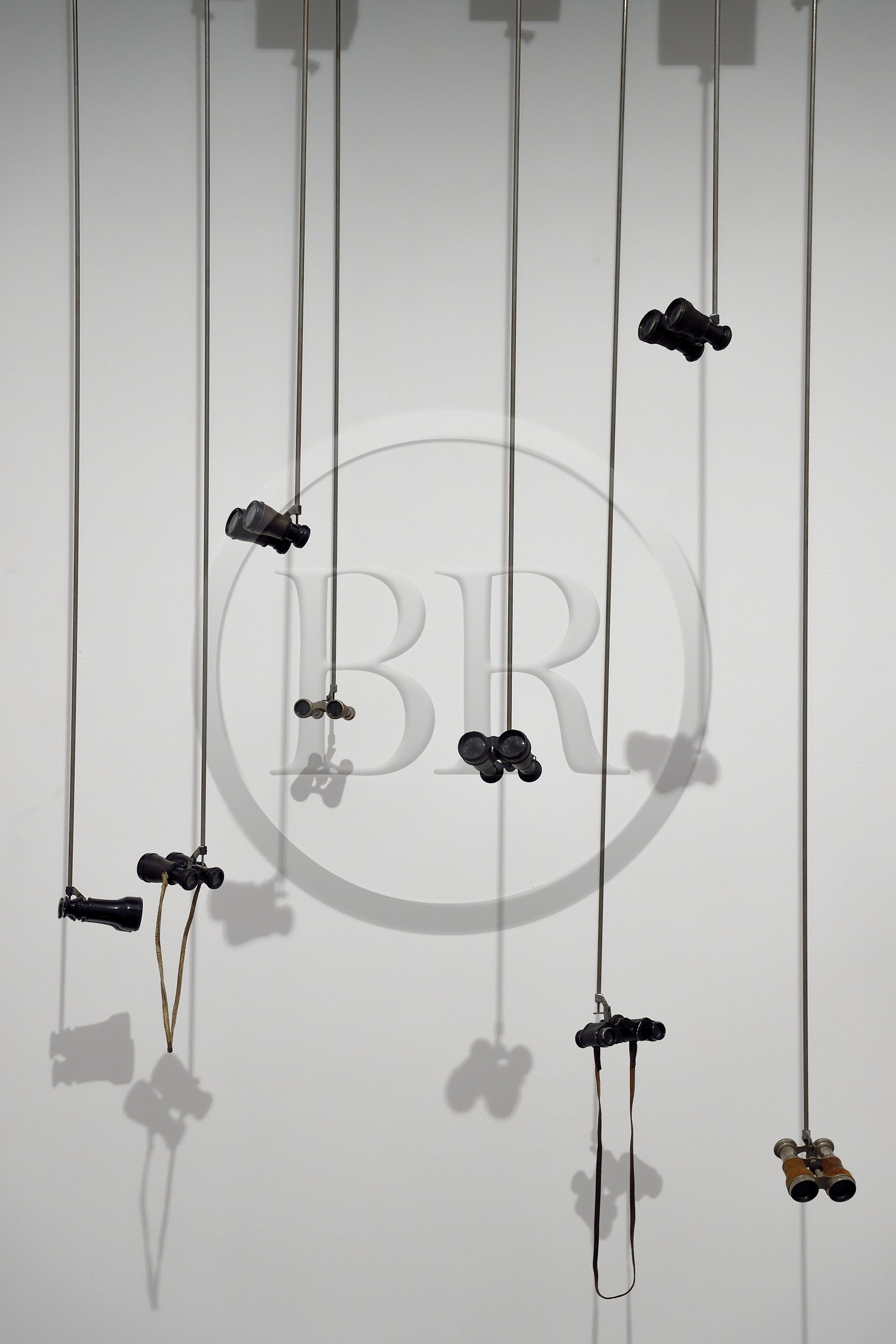 France, Moselle (57), Metz, quartier de l'Amphithéatre, le Centre Pompidou-Metz, centre d'art conçus par les architectes Shigeru Ban et Jean de Gastines, oeuvre de Rebecca Horn, Foret des chanteur hors la loi (1991)