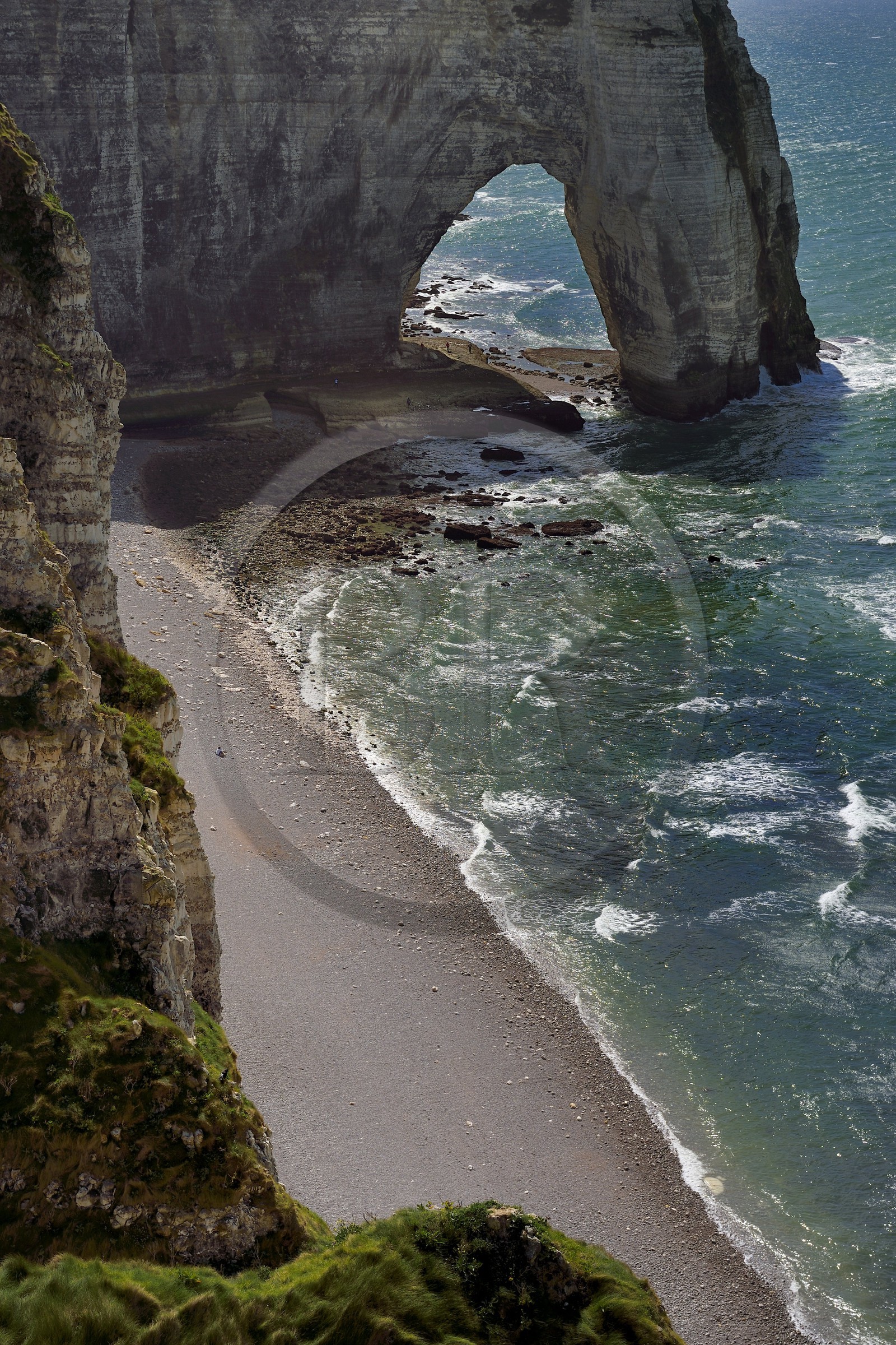 France, Seine-Maritime (76), Pays de Caux, Côte d'Albâtre, Etretat, la Manneporte vue depuis la falaise d'Aval
