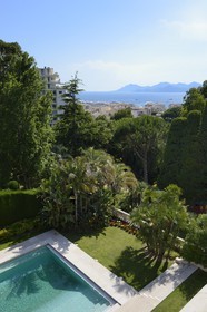 France, Alpes-Maritimes (06), Cannes, la villa La Californie où vécu Pablo Picasso, aujourd'hui renommé le Pavillon de Flore par Marina Picasso, la vue depuis la villa