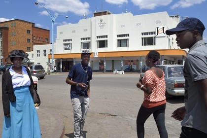 Zimbabwe, Bulawayo, Leopold Takawira Avenue dans le centre ville, Michael House