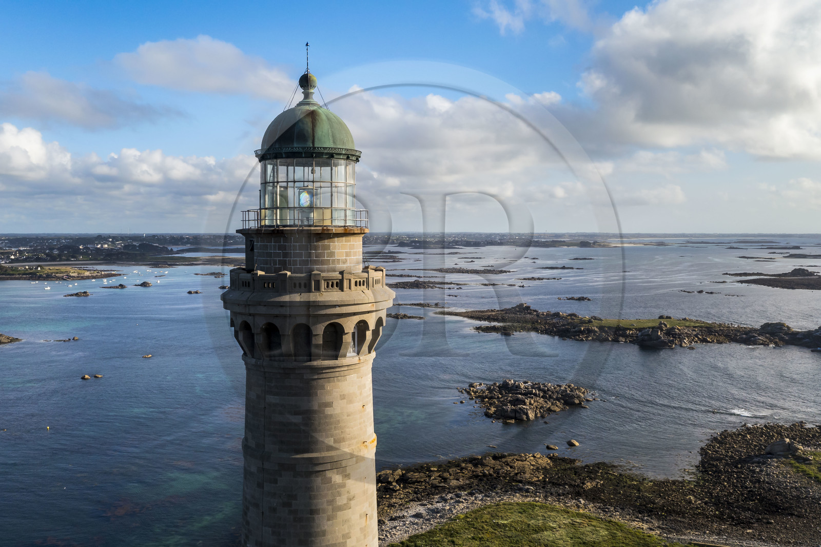 France, Finistère (29), Pays des Abers, Ile Vierge dans l'archipel de Lilia, le phare de l'Ile Vierge, le plus haut phare d'Europe avec 82,5 mètres (vue aérienne)