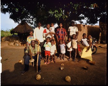 Burkina Faso, Poni province, Lobi land, Loropéni, decorated French veteran who has, dixit, made Indochina, Algeria and Paris 18th district posing with his family in his farmyard