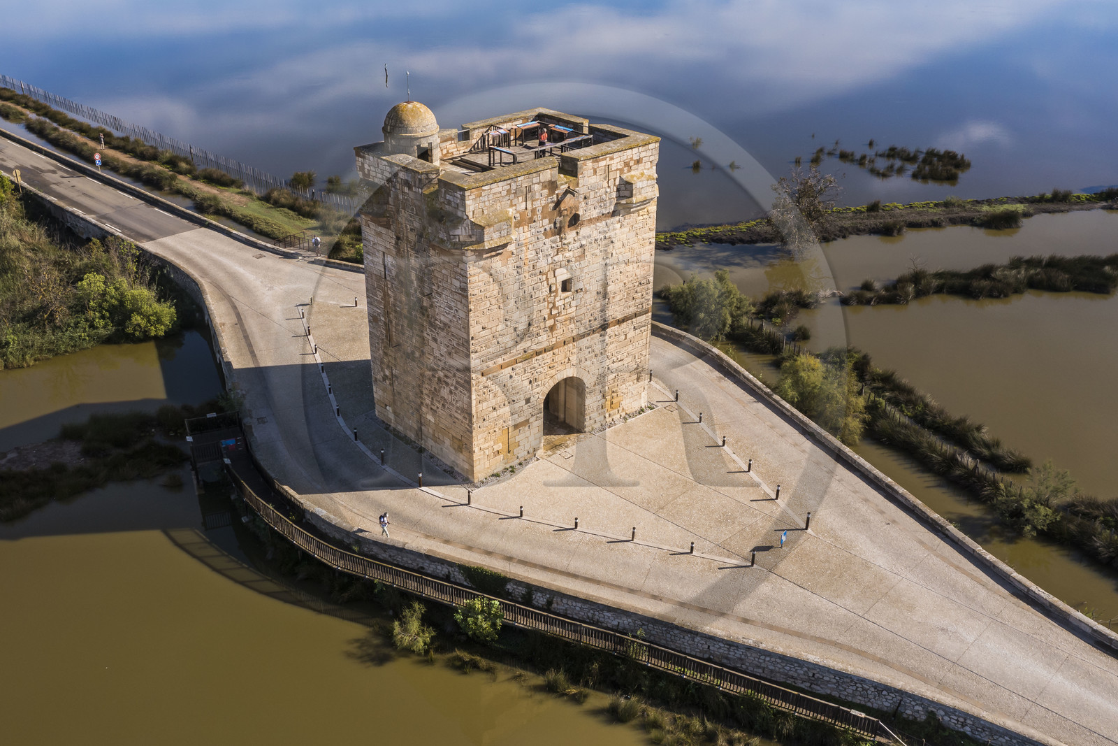 France, Aigues-Mortes, Saint-Laurent-d'Aigouze, la Tour Carbonnière dans la Petite Camargue (vue aérienne) France, Aigues-Mortes, Saint-Laurent-d'Aigouze, the Carbonnière Tower in the Petite Camargue (aerial view)