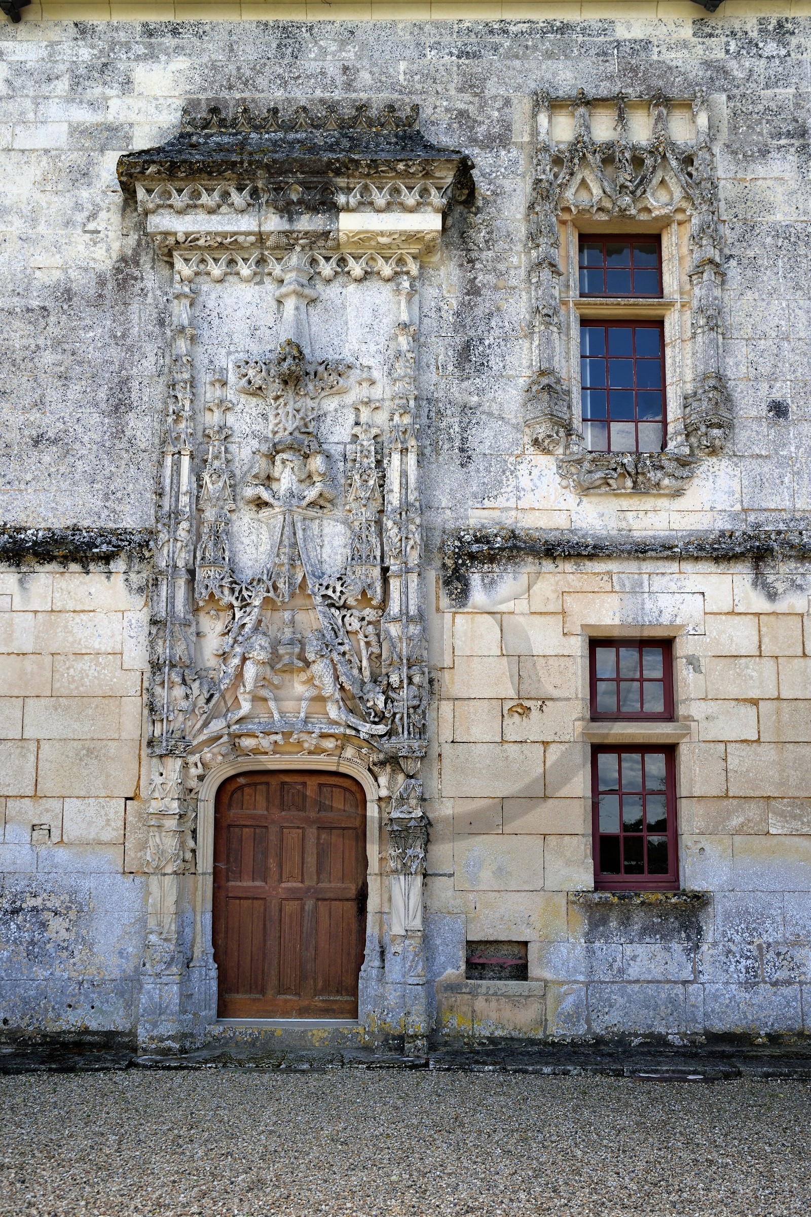 France, Charente-Maritime (17), Saintonge, Crazannes, chateau de Crazannes, la facade nord ornée de sculptures de style flamboyant