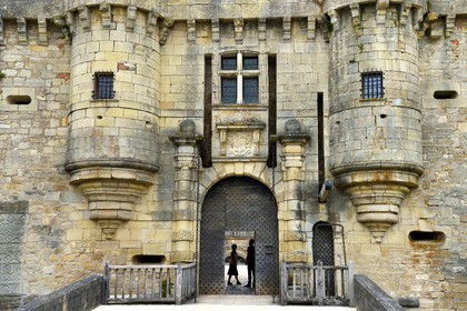 France, Dordogne, Périgord Noir, Hautefort castle, the entrance drawbridge