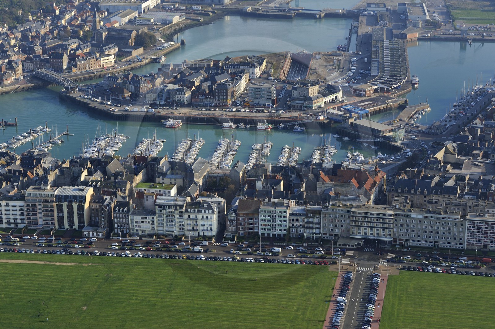 France, Seine-Maritime (76), Dieppe, sur l'ile une partie du quartier populaire du Pollet, ancien quartier de pêcheurs (vue aérienne)