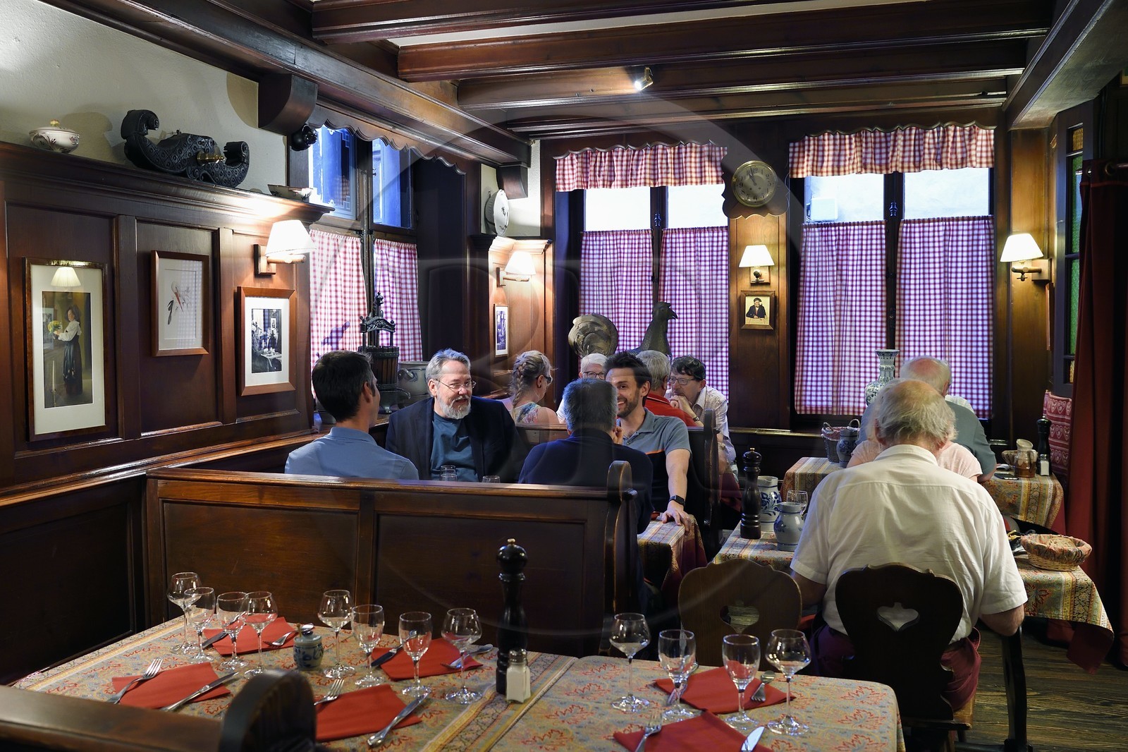 France, Bas-Rhin (67), Strasbourg, vieille ville classée au Patrimoine Mondial de l'UNESCO, la winstub Chez Yvonne - S'Burjerstuewel rue du Sanglier France, Bas-Rhin (67), Strasbourg, vieille ville classée au Patrimoine Mondial de l'UNESCO, la winstub Chez Yvonne - S'Burjerstuewel rue du Sanglier