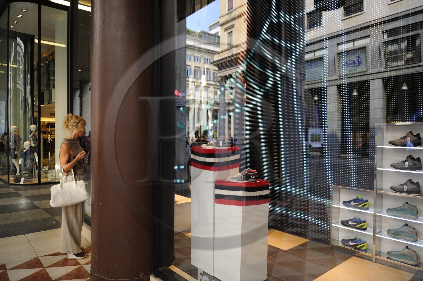 Italie, Lombardie, Milan, boutique de chaussures sur le corso Vittorio Emmanuel II