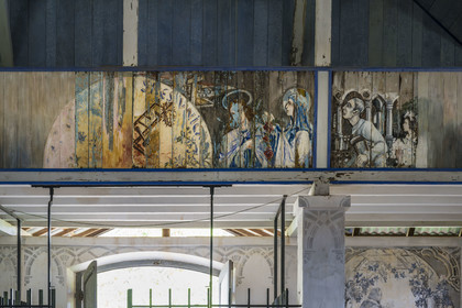 France, Guyane, Kourou, Iles du Salut, Ile Royale, la chapelle de Notre-Dame Immaculée du Salut, unique lieu de culte du bagne dont les peintures murales ont été réalisées entre 1938 à 1941 par un bagnard, Francis Lagrange dit Flag, condamné pour escroquerie et faux monnayage mais qui était aussi faussaire et artiste