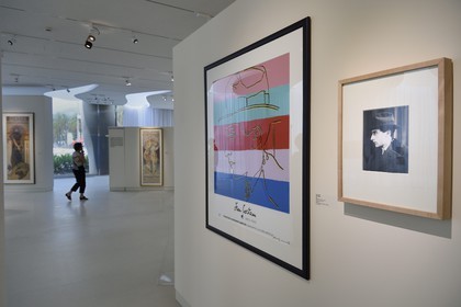 France, Alpes-Maritimes (06), Menton, le musée Jean Cocteau construit en 2008 par l'architecte Rudy Ricciotti, portrait de Cocteau jeune repris par Andy Warhol