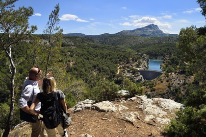 France, Bouches du Rhone, Aix en Provence, hiking on GR 2013, the Zola dam (Cézanne painted the series of Bathers) and the Montagne Sainte Victoire in the background