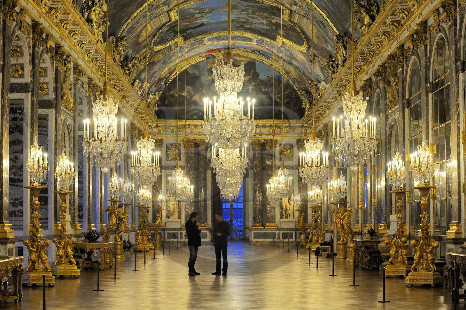 France, Yvelines (78), château de Versailles, classé Patrimoine Mondial de l'UNESCO, Galerie des Glaces (longueur 73m et largeur 10,50m) avec 17 fenêtres et 357 miroirs, architecte Jules Hardouin-Mansart (1678 - 1684)