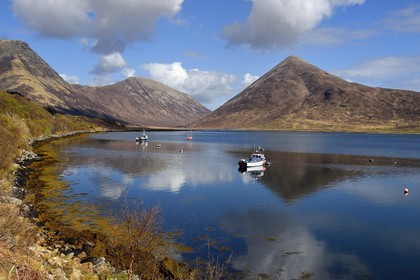 Royaume-Uni, Ecosse, région des Highlands, les Hébrides, Ile de Skye, le Loch Slapin vers Torrin et les montagnes des Red Cuillin