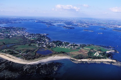France, Morbihan, Quiberon Bay, Pointe de Kerpenhir (headland) (aerial view) of the Gulf of Morbihan's entry in Locmariaquer