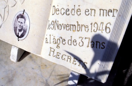 France, Finistère (29), île d'Ouessant, cimetière de Lampaul, tribut à la mer