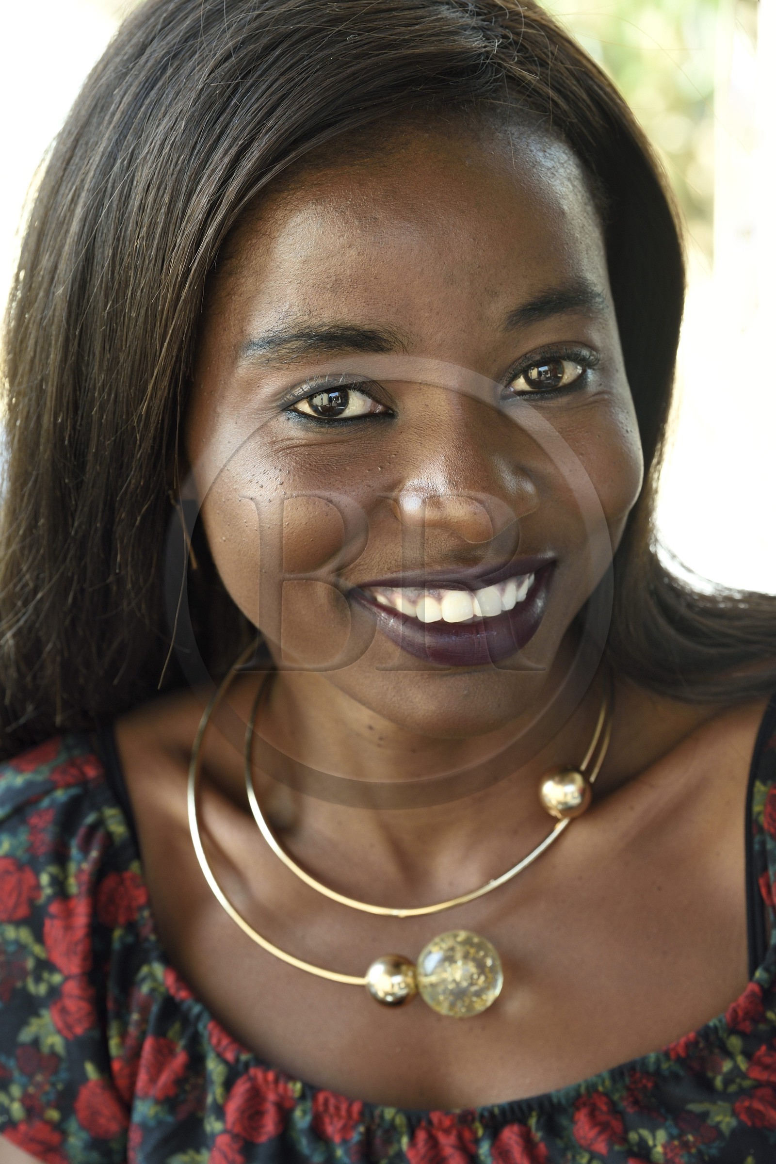 Namibie, région de Khomas, Windhoek, jeune fille du quartier d'Eros sur la terrasse de l'hotel Sofitel