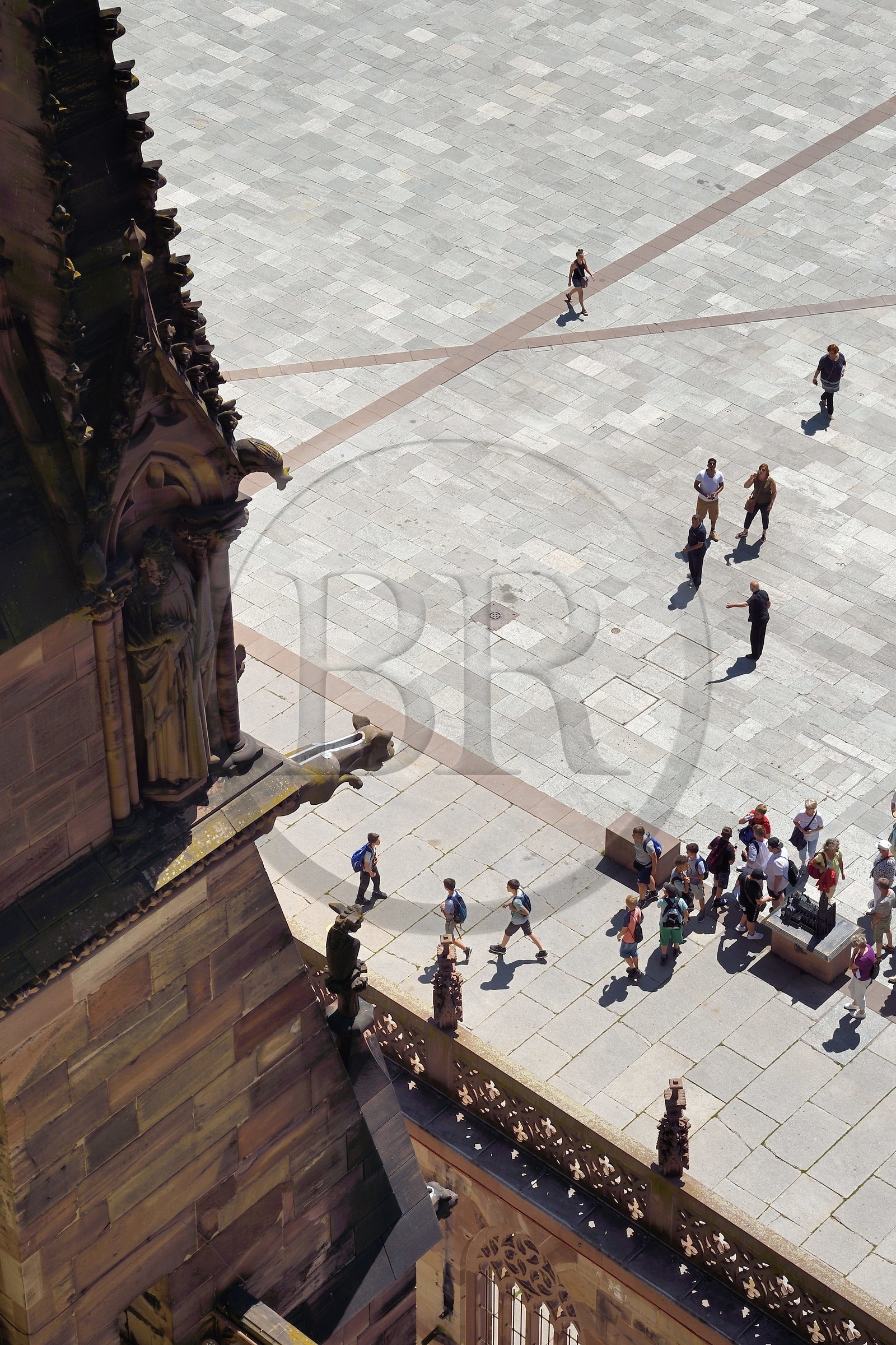 France, Bas-Rhin (67), Strasbourg, vieille ville classée au Patrimoine Mondial de l'UNESCO, la cathédrale Notre-Dame et la place du Chateau