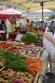 Allemagne, Bade-Wurtemberg, Fribourg en Brisgau, jour de marché sur la Munsterplatz