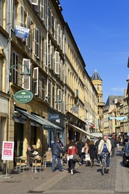 France, Moselle (57), Metz, la très commercante rue du Petit Paris