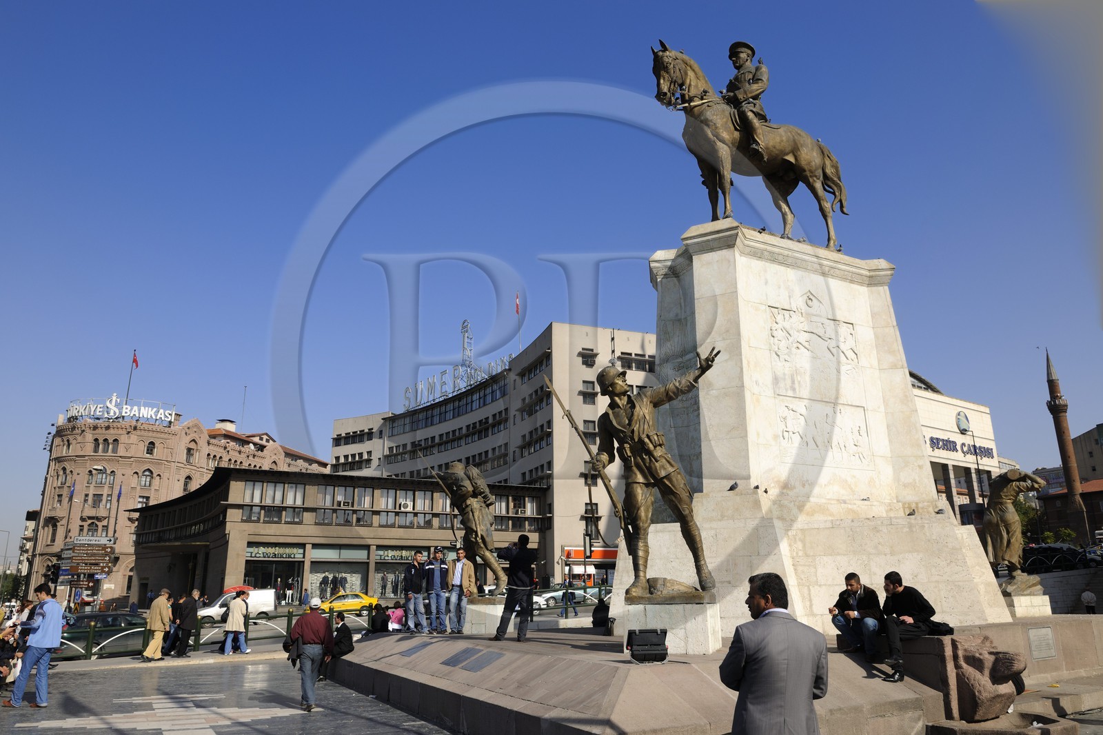 Turquie, Anatolie centrale, Ankara, (place) Ulus Meydani où trône la statue équestre de Atatürk