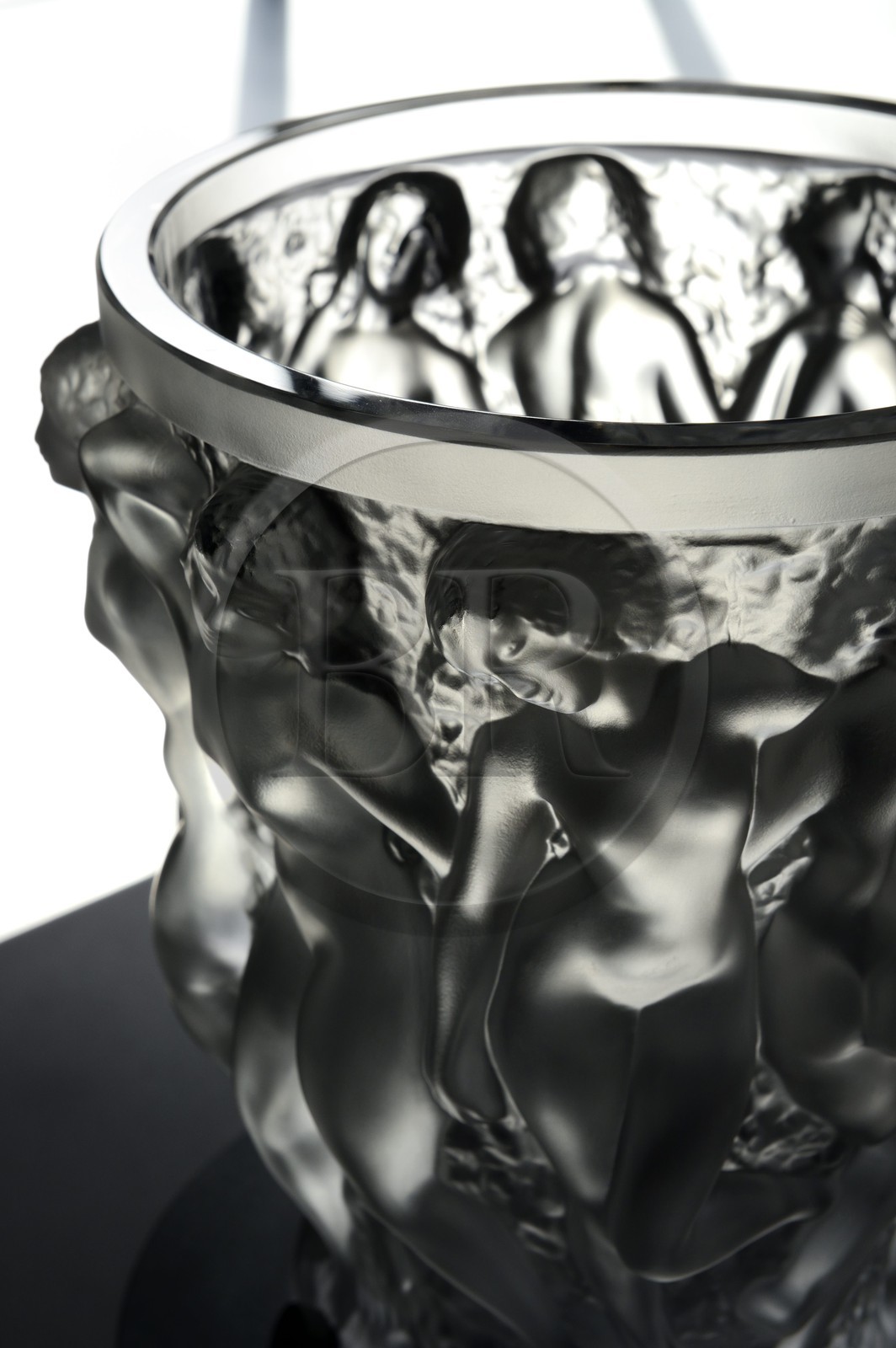 France, Bas-Rhin (67), Wingen-sur-Moder, le musée Lalique, Vase Bacchantes en cristal, créé en 1927 France, Bas-Rhin (67), Wingen-sur-Moder, le musée Lalique, Vase Bacchantes en cristal, créé en 1927