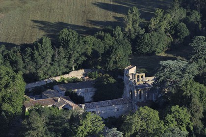 France, Aude (11), Saint-Martin-le-Vieil, ancienne abbaye cistercienne de Villelongue (vue aérienne)
