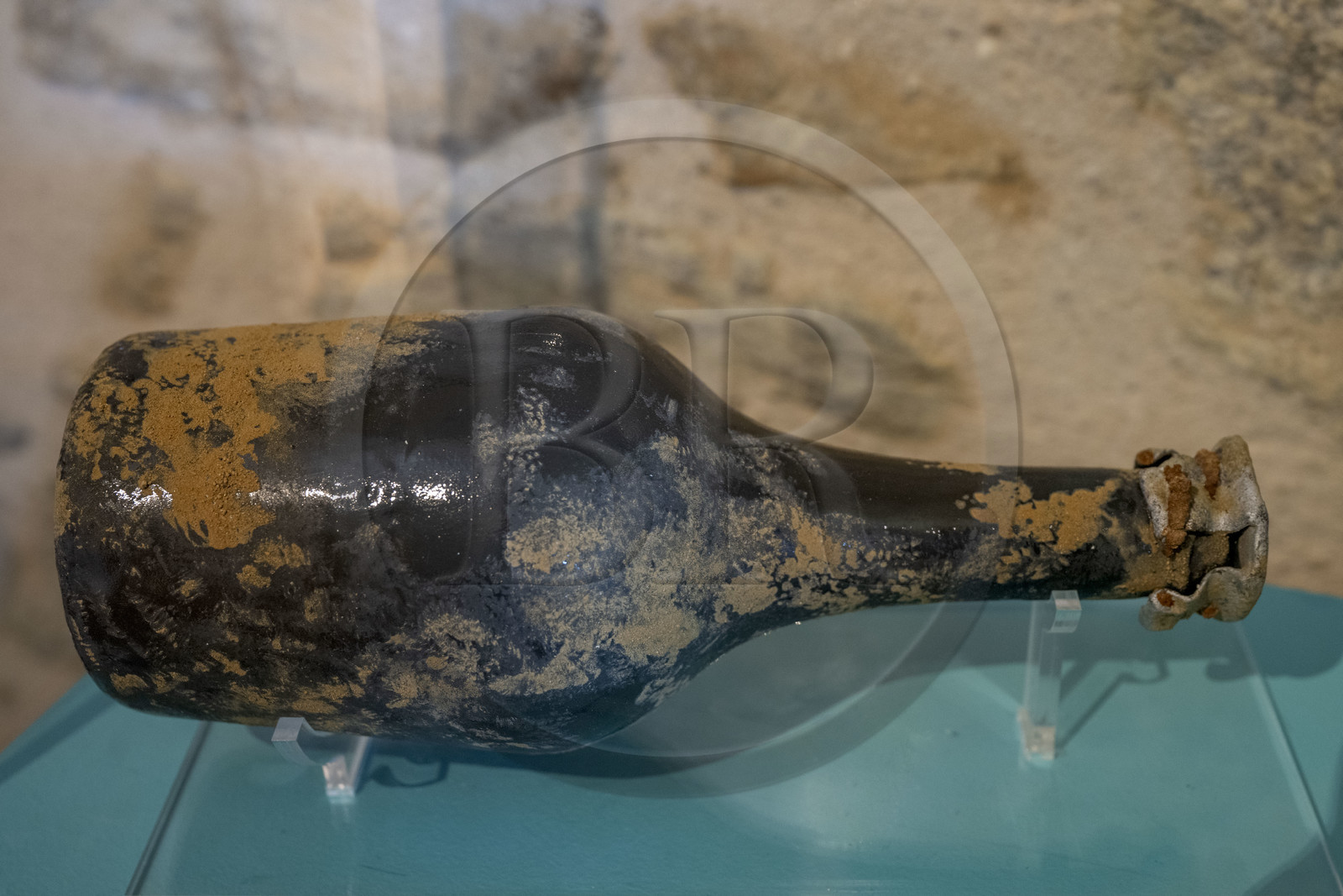 France, Finistère (29), Brest, le musée national de la Marine dans le château, bouteille de la prise de possession de l'Australie par la France (reconstitution) 1772, découverte par des archéologuesen 1998