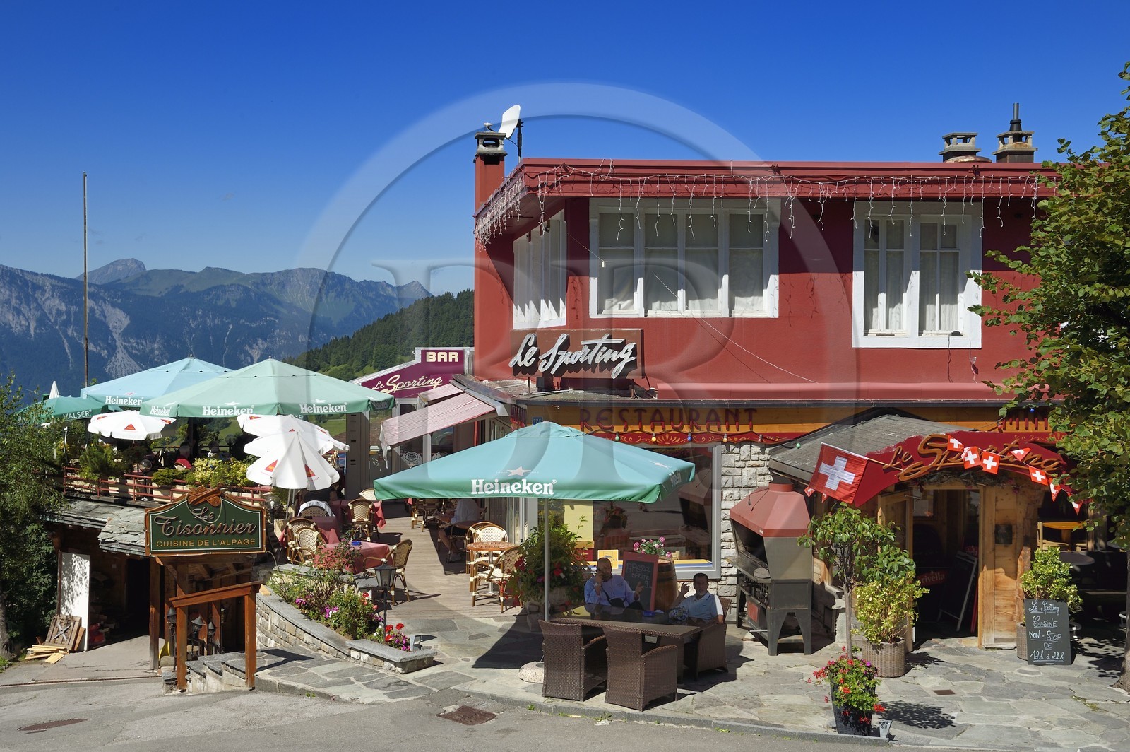 Suisse, canton de Vaud, Villars-sur-Ollon, restaurant Le Sporting