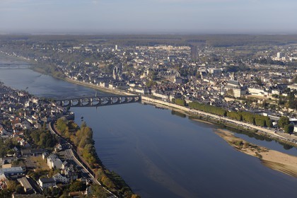 France, Loir-et-Cher (41), Vallée de la Loire classée Patrimoine Mondial de l' UNESCO, Blois et son château (vue aérienne)