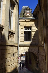 France, Dordogne, Perigord Noir, Dordogne valley, Sarlat la Caneda, old town, Place de la Liberte, town hall arcade