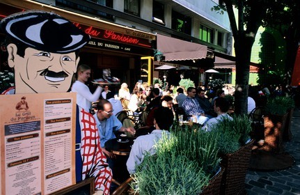 France, Paris 11ème (75), terrasse de café rue Oberkampf