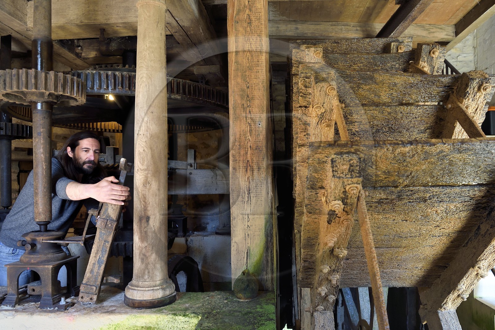 France, Charente (16), Bassac, moulin de Bassac, Cyprien Aoutin y fabrique farine, pains et pates à l’ancienne