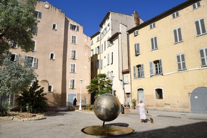 France, Var (83), Toulon, quartier du petit Chicago, place du Globe
