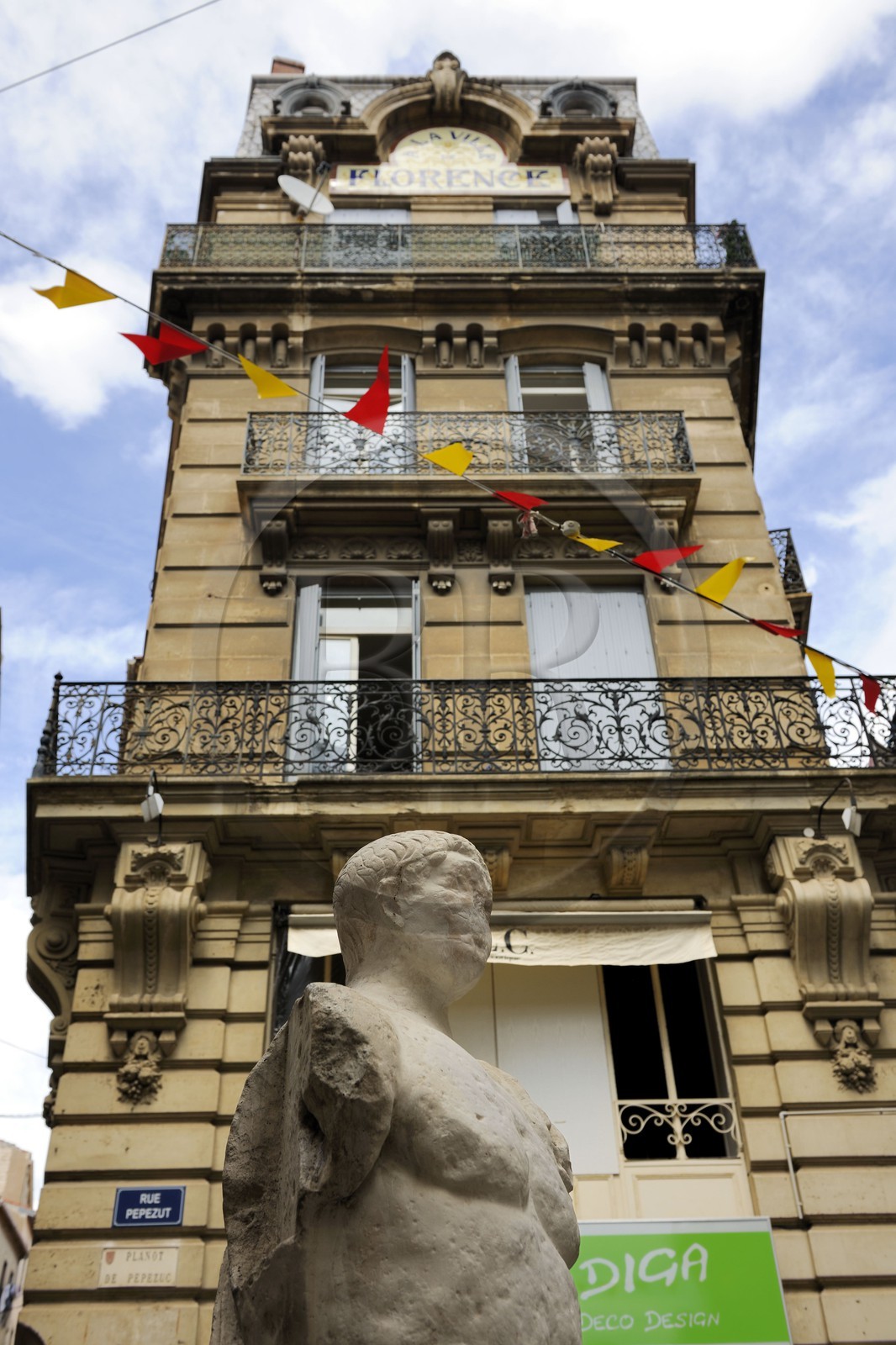 France, Hérault (34), Béziers, statue de Pépézuc qui représenterait l'empereur romain Tetricus fils (fin du IIIème siècle) devenu personnage de légende, héros biterrois par excellence France, Hérault (34), Béziers, statue de Pépézuc qui représenterait l'empereur romain Tetricus fils (fin du IIIème siècle) devenu personnage de légende, héros biterrois par excellence