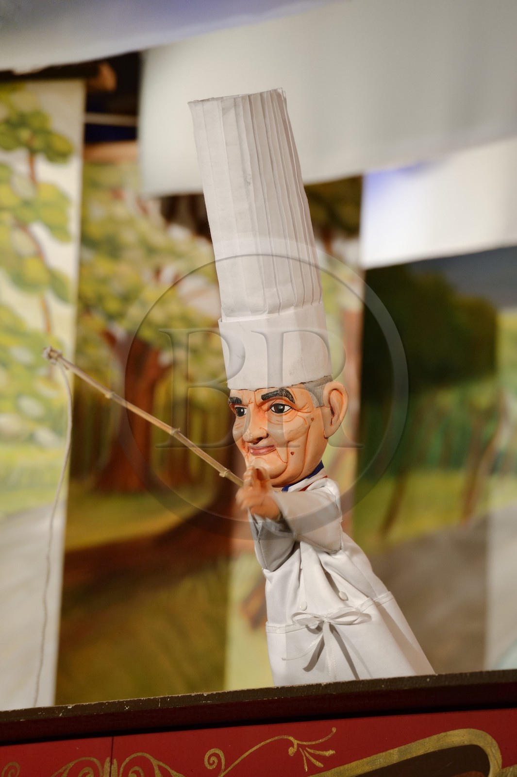 France, Rhône (69), Lyon, site historique classé Patrimoine Mondial de l'UNESCO, Vieux Lyon, quartier Saint-Georges, place de la Trinité, le Théatre la Maison de Guignol, marionnette représentant le chef cuisinier Paul Bocuse