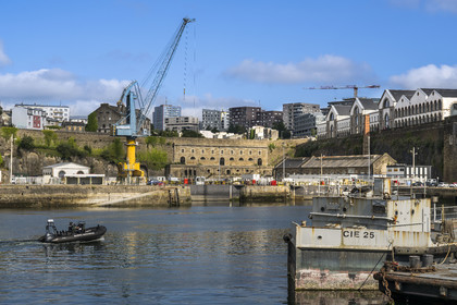 France, Finistère, Brest, the arsenal, the military port is a naval base of the French Navy, marine riflemen patrolling the Penfeld river, Pontaniou cove and the Lions building in the background