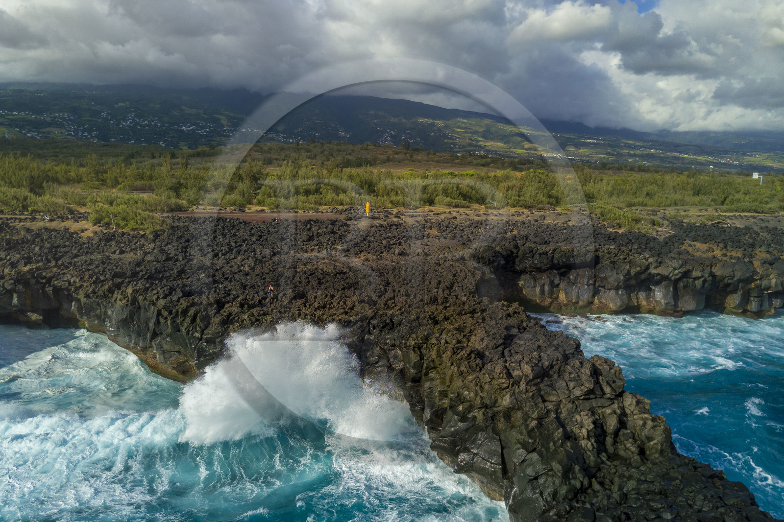 France, Ile de la Reunion, L'Etang Salé les Bains, la côte entre Le Gouffre et l'Etang du Gol, roches noires basaltiques d'origine volcanique tourmentées par l'océan (vue aérienne)