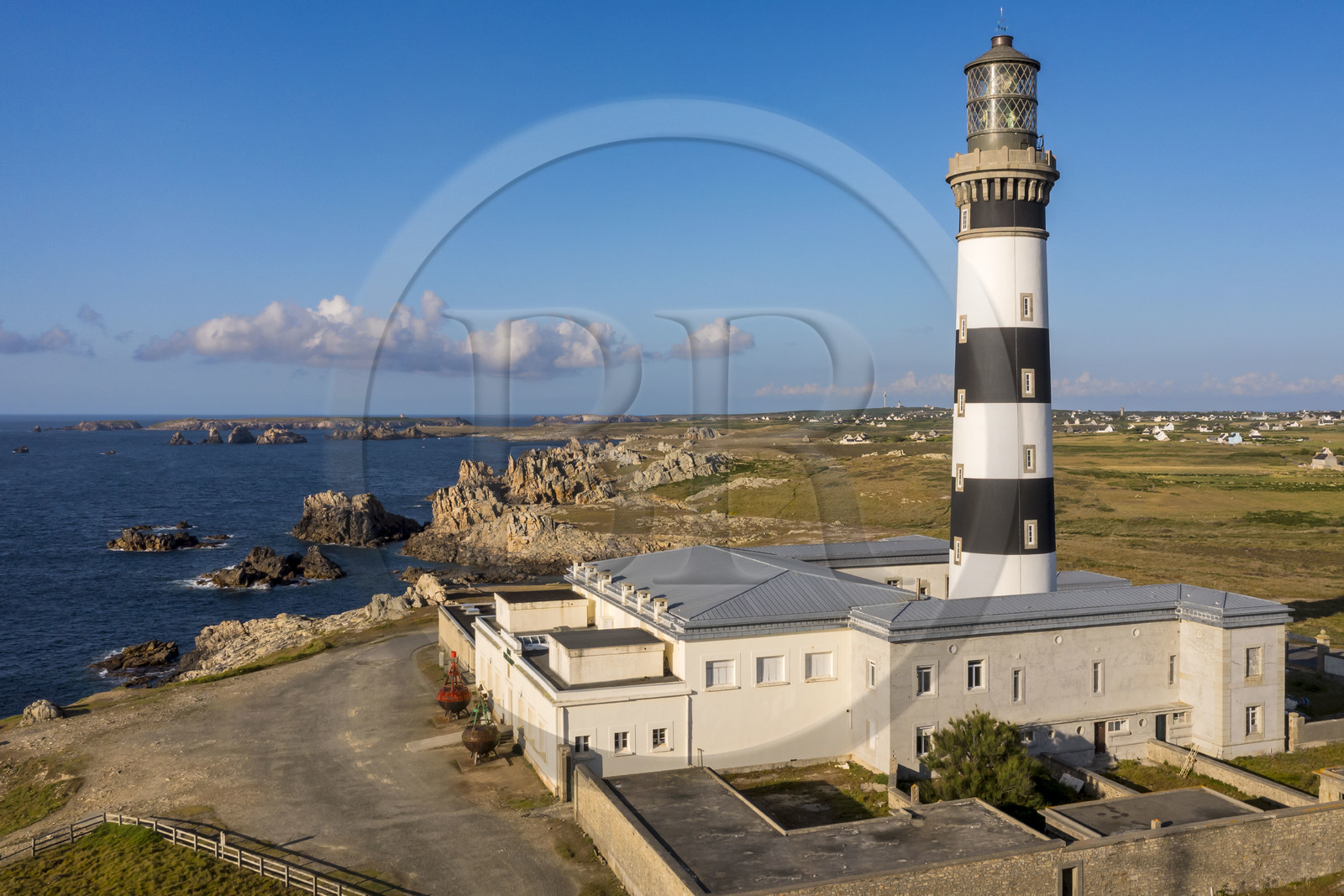 France, Finistère (29), Mer d'Iroise, Ile d'Ouessant, le phare du Créac’h (vue aérienne)